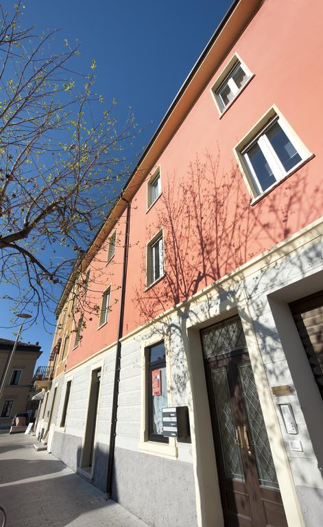 Le Suites - Di Fronte Ospedale Sacro Cuore Negrar Exteriör bild