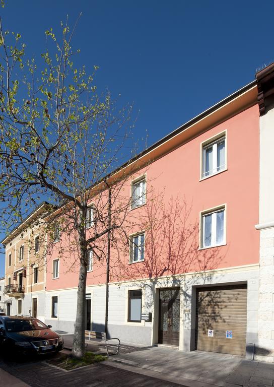 Le Suites - Di Fronte Ospedale Sacro Cuore Negrar Exteriör bild