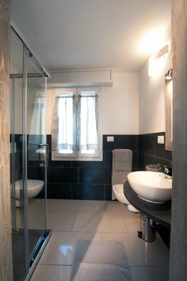 Le Suites - Di Fronte Ospedale Sacro Cuore Negrar Exteriör bild